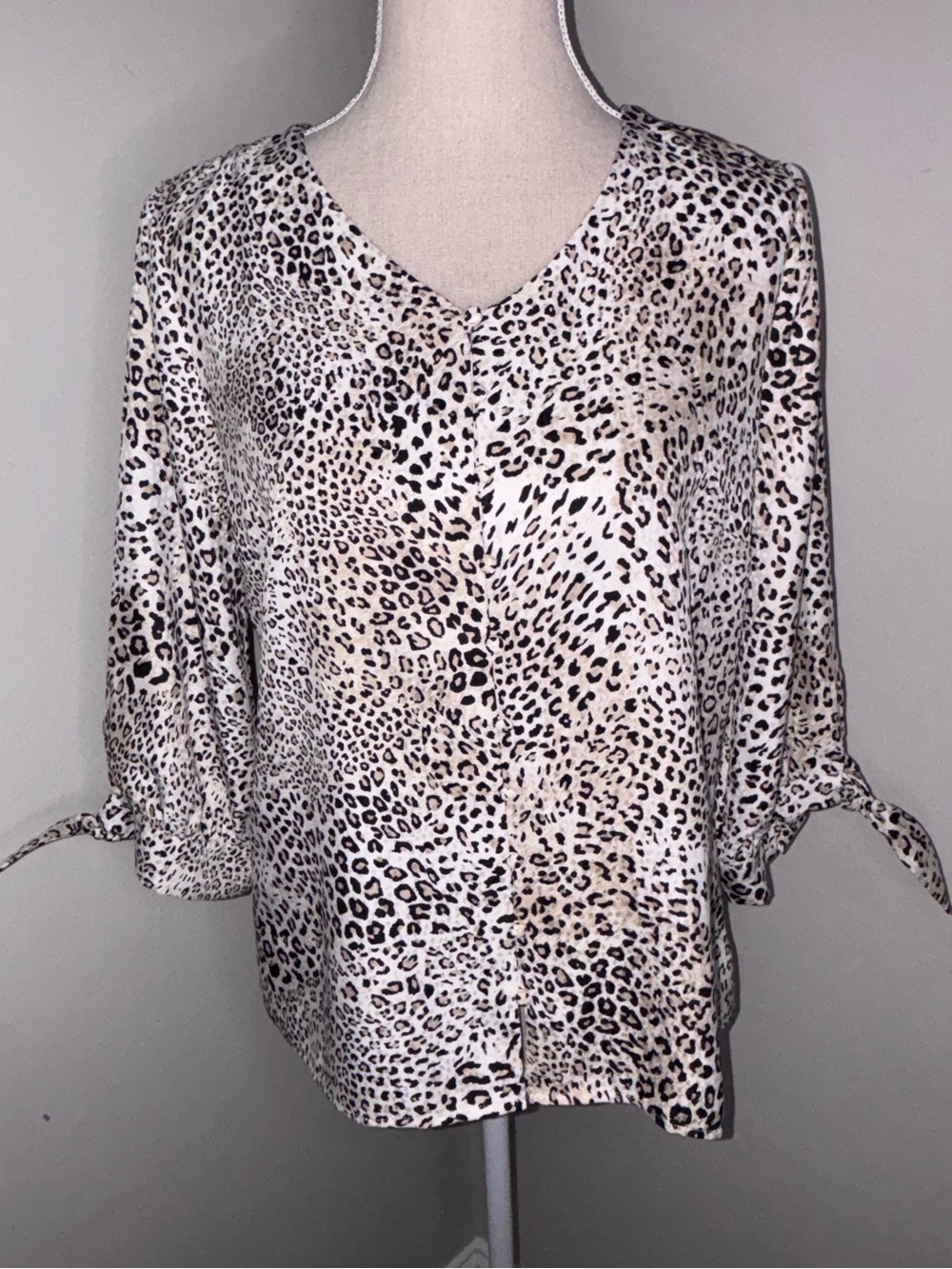 Chico’s V neck 3/4 tie sleeve loose fit leopard print button front top 1 Medium - Picture 1 of 7